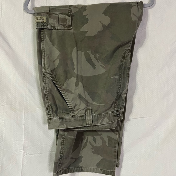 Men’s Wrangler Camouflage Cargo Pants. Size 40 - Picture 2 of 7